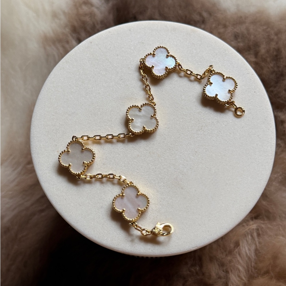 Clover Bracelet Mother of Pearl - Picture 3 of 3
